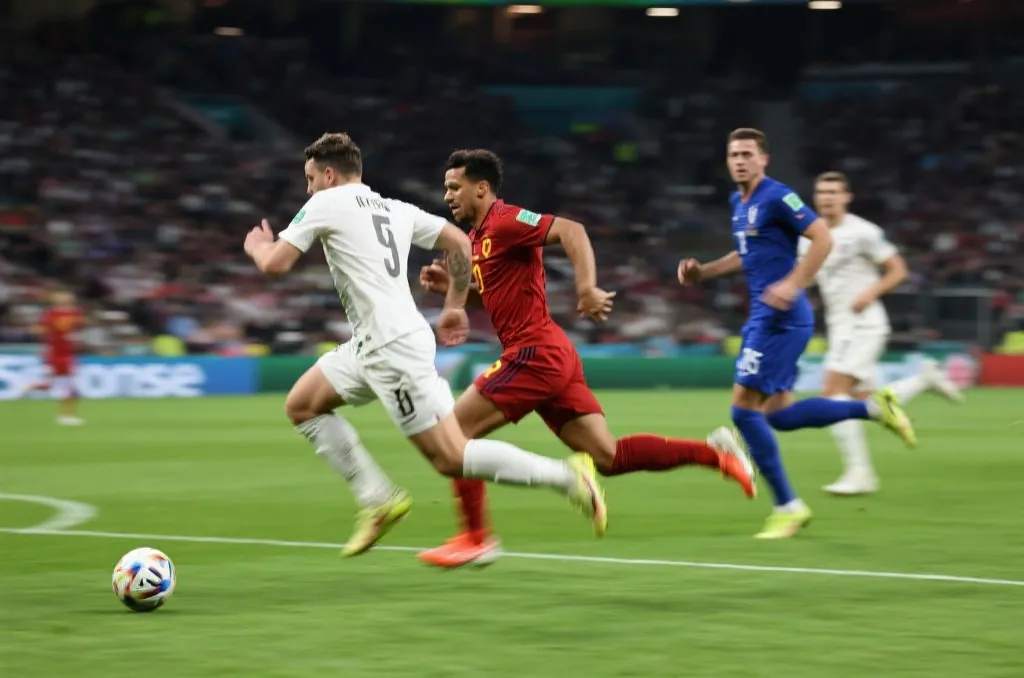 赛场上的意外瞬间